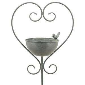 Metalowe poidełko i karmnik ogrodowy serce z ptaszkiem na paliku 138 cm 1042992 Metalowe poidełko i karmnik ogrodowy serce z ptaszkiem na paliku 138 cm 1042992