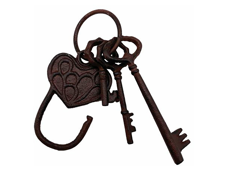 Pęk metalowych kluczy z sercem 56188